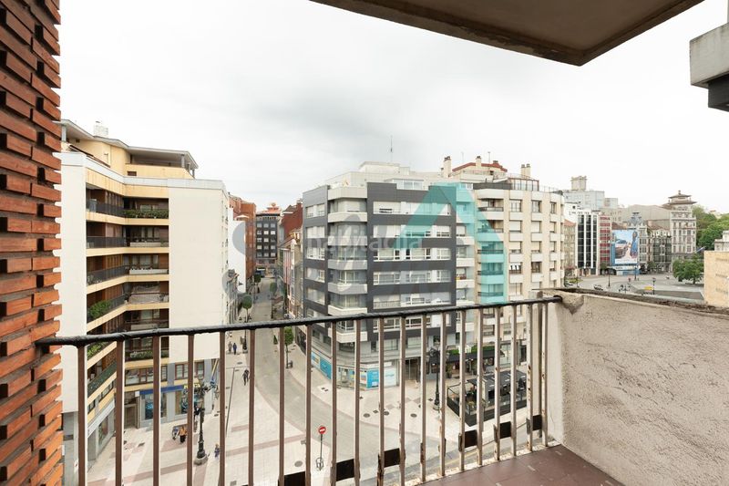 Foto ba0b8ef6-353d-4a21-8026-cc2dbe64143c. Pis amb calefacció a Salesas - Foncalada - Campoamor Oviedo