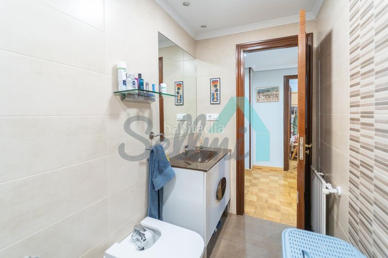 Foto 628cd770-cc12-41c9-b622-ab761dbee8e0. Flat with heating parking in Vallobín Oviedo