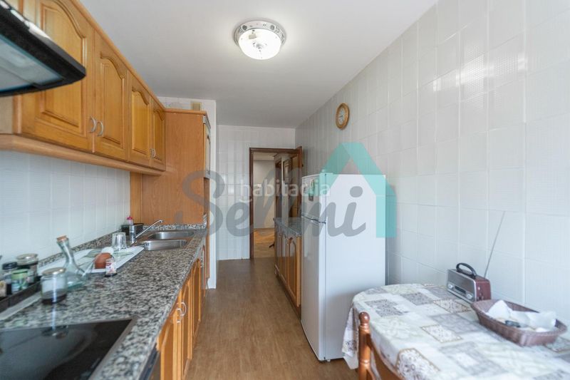 Foto 6e2e553c-8fb5-4228-9662-e62665e43ebd. Flat with heating parking in Vallobín Oviedo