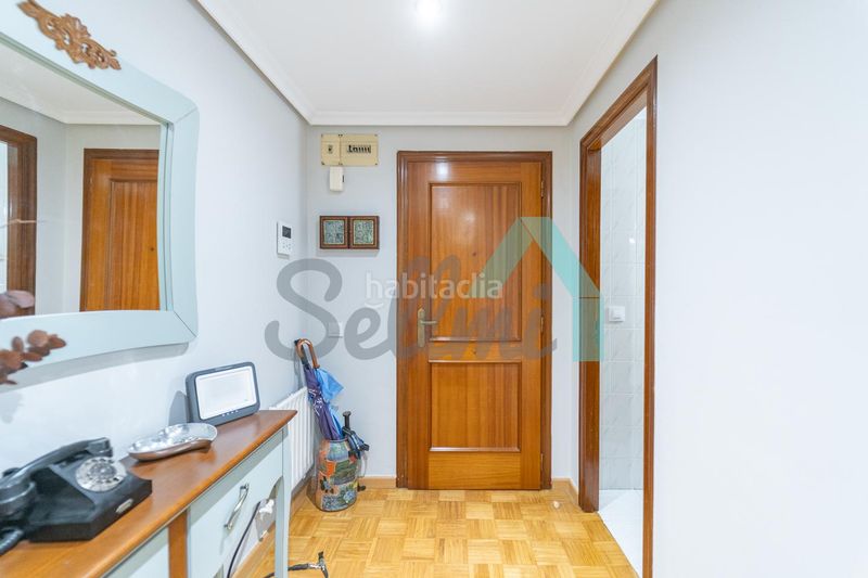 Foto c029b4e7-40ba-43bc-9f45-2e527018610f. Flat with heating parking in Vallobín Oviedo