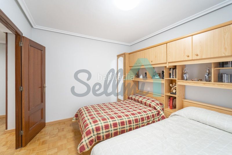 Foto cd62a103-88ae-42e5-8ee2-70e64262eef2. Flat with heating parking in Vallobín Oviedo