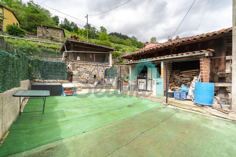 Foto 384b9f9c-b288-4014-a23e-84129ea4a6c9. Casa aparellada amb calefacció a Aller