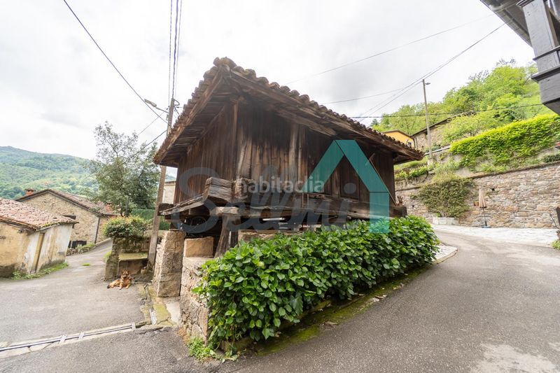 Foto 798b04c5-19ab-4217-b337-9832e0957326. Casa aparellada amb calefacció a Aller