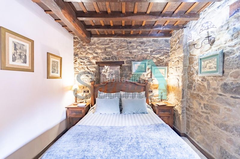 Foto b89db61c-46e0-43fd-bc87-c6f92ba7e8a6. Casa aparellada amb calefacció a Aller
