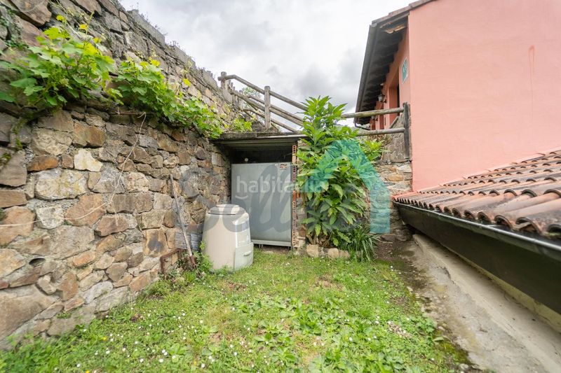 Foto c01213c4-a99b-4215-9e11-aee925022711. Casa aparellada amb calefacció a Aller