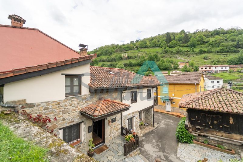 Foto de54553f-1d19-484c-81e4-821df0e848c8. Casa aparellada amb calefacció a Aller