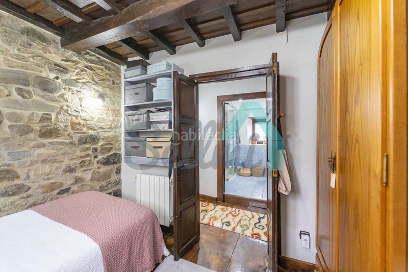Foto ea7ff87b-a37c-4225-aea7-b7f69da626aa. Casa aparellada amb calefacció a Aller