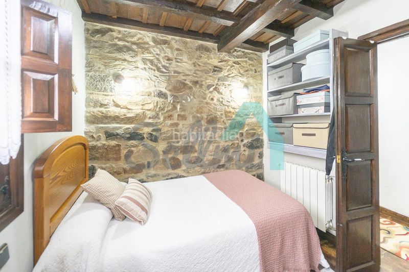 Foto f9a846d8-1633-4fd7-9644-beaa873466a2. Casa aparellada amb calefacció a Aller