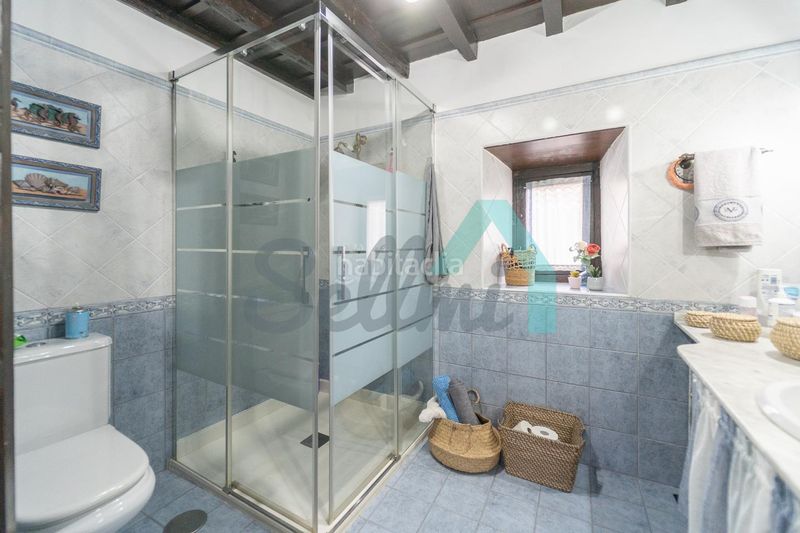 Foto fcb646b2-f45d-4376-a589-90cbf20cd9dc. Casa aparellada amb calefacció a Aller