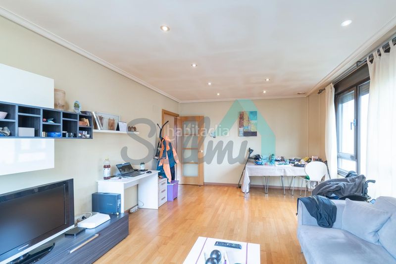 Foto 9b30e7f3-c9f6-46e2-aa7f-b6d9a0859f9b. Flat with heating parking in Huca - La Cadellada Oviedo