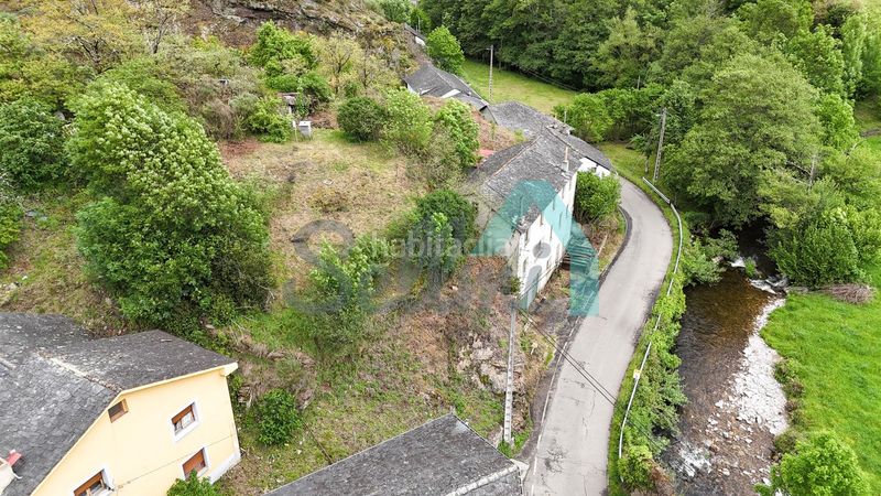 Foto 243025b5-5fd9-45e8-9fa8-0c64adb2354d. Casa amb aparcament a Cangas del Narcea