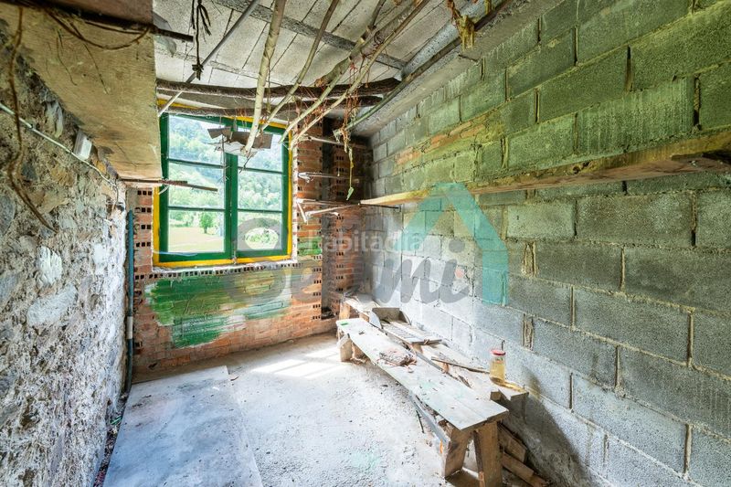 Foto 4992a4af-fe81-4f1f-9d02-f878e74351fb. Casa amb aparcament a Cangas del Narcea