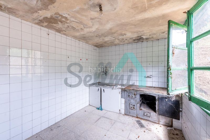 Foto 618681bf-21a5-42e1-b8f9-6ea2f7d04b64. Casa amb aparcament a Cangas del Narcea
