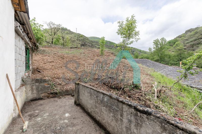 Foto bd7c8266-4a8c-43c5-96b8-637ebb045c0d. Casa amb aparcament a Cangas del Narcea