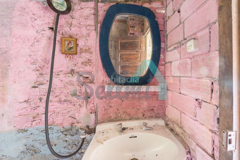 Foto d30ec5dc-b7b5-4a9e-90ee-292c91f48e54. Casa amb aparcament a Cangas del Narcea