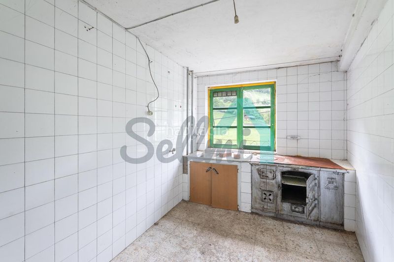 Foto d6ed9eca-7f7a-4d90-9799-8d0e96672b47. Casa amb aparcament a Cangas del Narcea