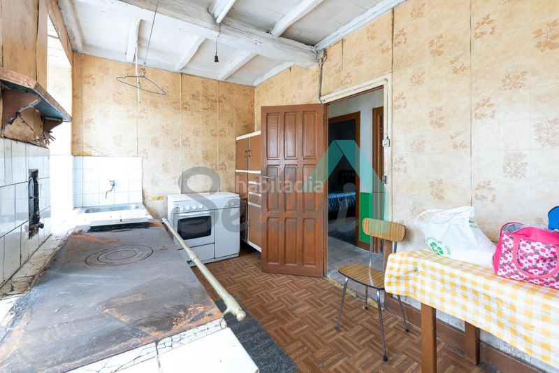 Foto f3563ca4-089e-4449-8d71-4e23d894c5c1. Casa amb aparcament a Cangas del Narcea