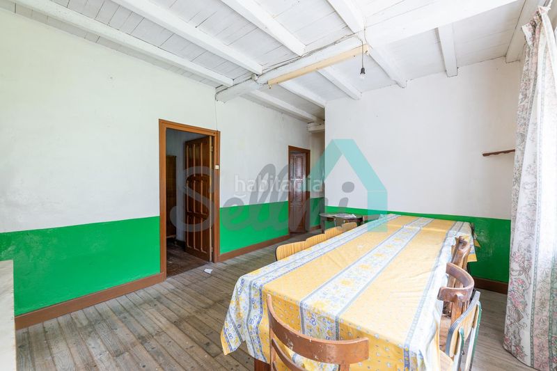 Foto f5b79d73-1ec6-4f23-984c-656d3642cd91. Casa amb aparcament a Cangas del Narcea