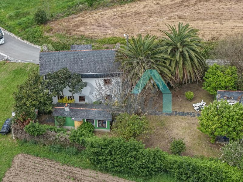 Foto 4d0f375d-a53d-4e45-9fcc-de43ef7ff620. Casa amb calefacció a Castropol