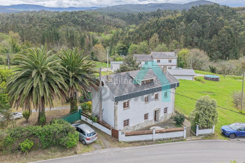 Foto be9bc5eb-feed-4fe5-8dbd-8e9b003876b4. Casa amb calefacció a Castropol