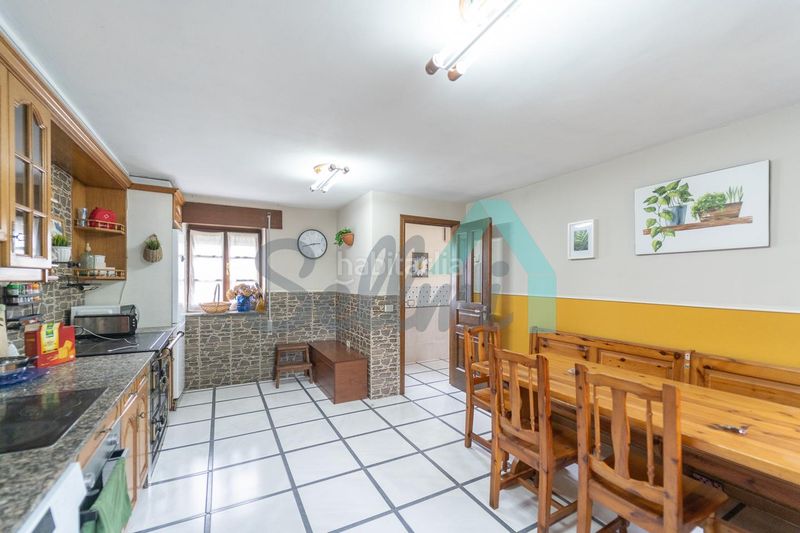 Foto cd3deb41-dafb-4b6c-b9ff-68777709f7d5. Casa amb calefacció a Castropol