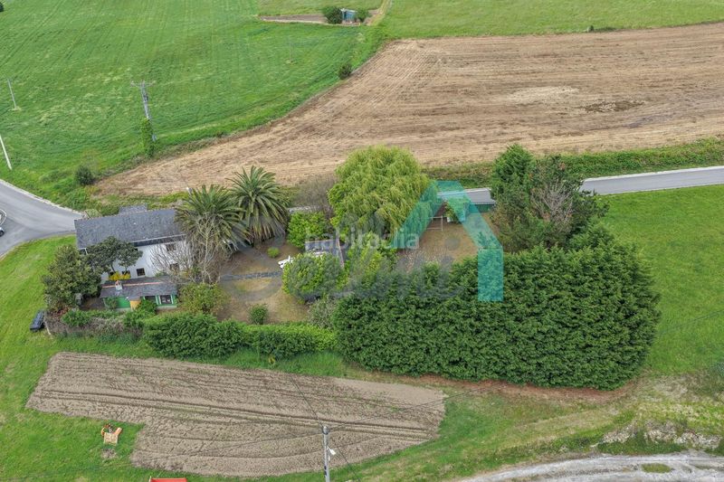 Foto f14eac2c-62c3-40f5-a8c1-70542d9a93e6. Casa amb calefacció a Castropol