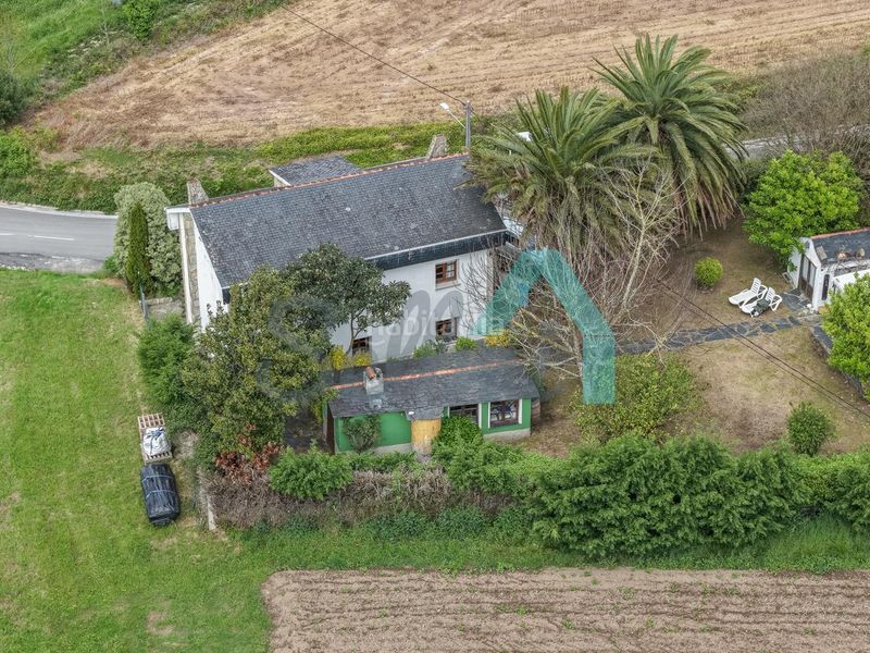 Foto f51ebc73-5c10-4a80-93c1-14833aa0500e. Casa amb calefacció a Castropol