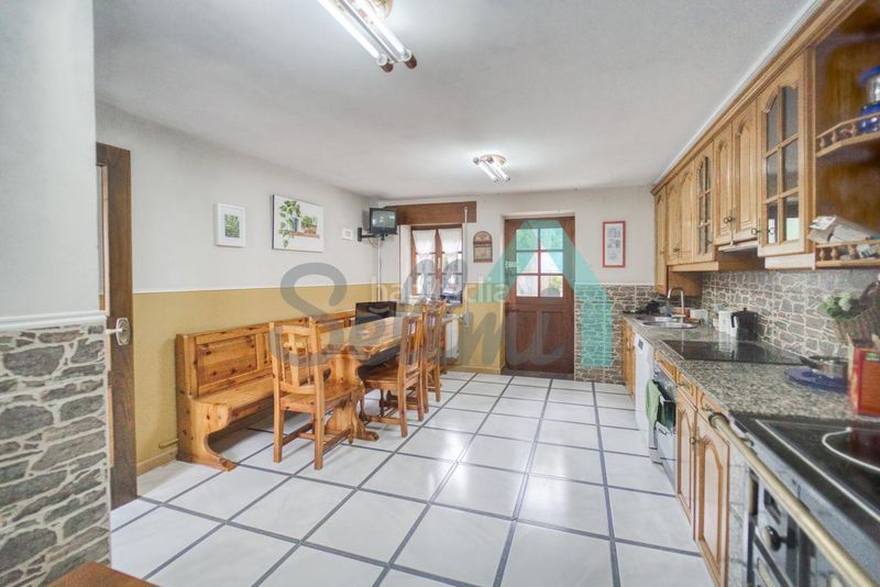 Foto f71543c6-7378-4995-8377-77869081a27c. Casa amb calefacció a Castropol