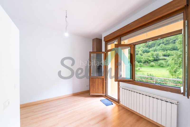 Foto 0d9211a9-5856-46c7-bb9f-922c3b0b9526. Estudi amb calefacció aparcament a Aller
