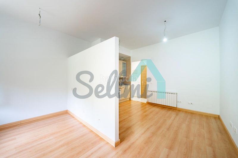 Foto f529f88b-0e32-43b5-8fe9-fe11465aeec1. Estudi amb calefacció aparcament a Aller