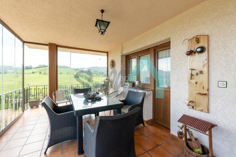 Foto 1e96d6af-d9cf-462e-b01c-00acd03f686a. Casa amb calefacció aparcament a Cenero Gijón