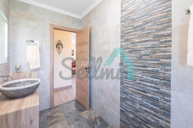 Foto a518bef4-e2e5-4fdc-bb0f-c94acb7fde93. Casa amb calefacció aparcament a Cenero Gijón
