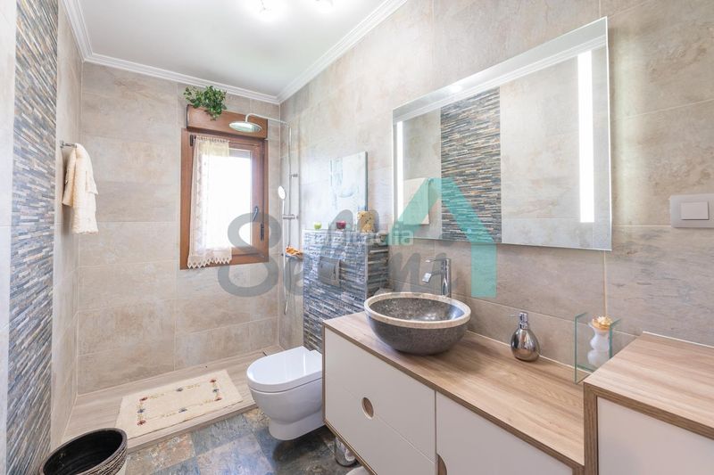 Foto bc940de3-c1e1-4921-a8d6-d71e1840fcf4. Casa amb calefacció aparcament a Cenero Gijón