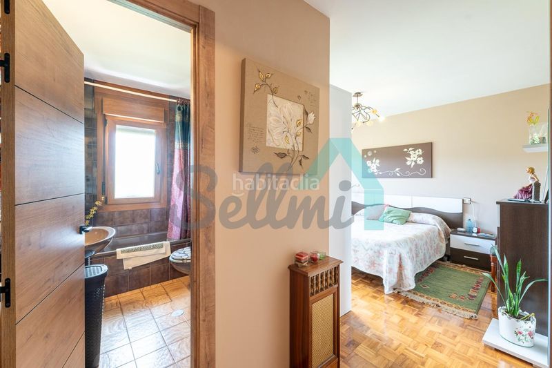 Foto d6bf9522-9000-4454-9a95-280f757683af. Casa amb calefacció aparcament a Cenero Gijón