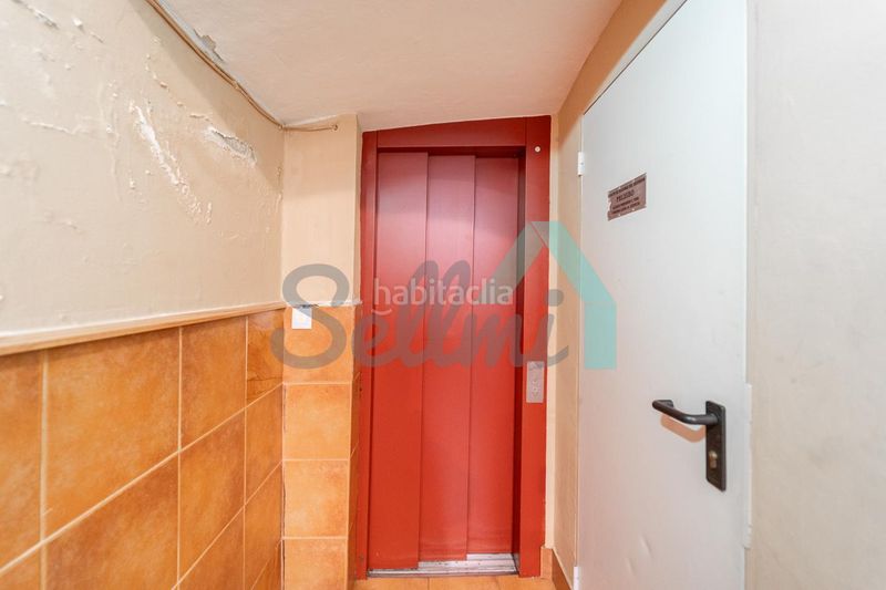 Foto bbe44125-fa41-4443-92e4-c8603df8ad99. Pis amb calefacció aparcament a Milán - Pumarín Oviedo