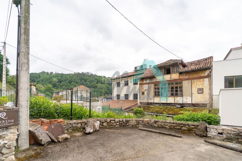 Foto 0fcafc26-c359-4ca0-a48d-543663974051. Casa adossada a Parres