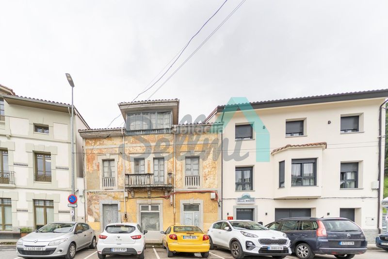 Foto 18636c48-6084-4f22-8a9b-e859fd0dea93. Casa adossada a Parres