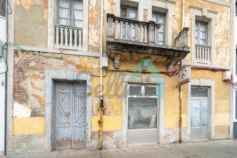 Foto a190bf27-d63a-403a-b50f-00f1d97a3421. Casa adossada a Parres