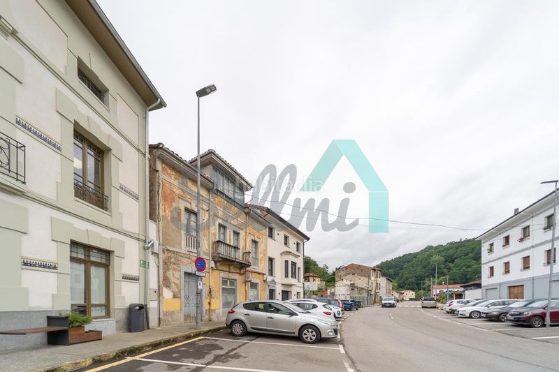 Foto b092773a-0b4a-46b0-b173-65da5d9d9eb7. Casa adossada a Parres
