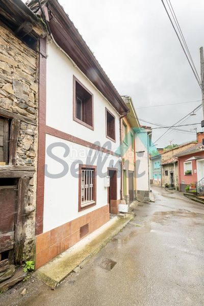 Foto 042fcd53-2b17-4ea6-8a91-c3a15165e013. Casa adossada a Aller