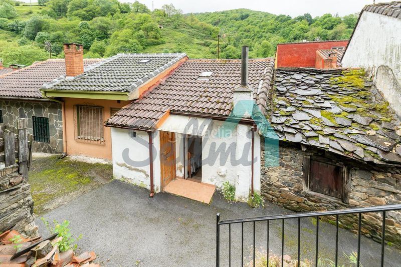Foto 343a9631-8682-4c09-bc37-9aae153f48bd. Casa adossada a Aller