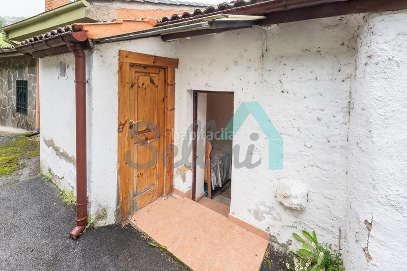 Foto 399b1776-be6b-44ff-967e-470749865d85. Casa adossada a Aller