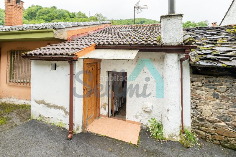 Foto 95f0e79a-56e7-4fe1-9721-4f3ba04c8bb8. Casa adossada a Aller