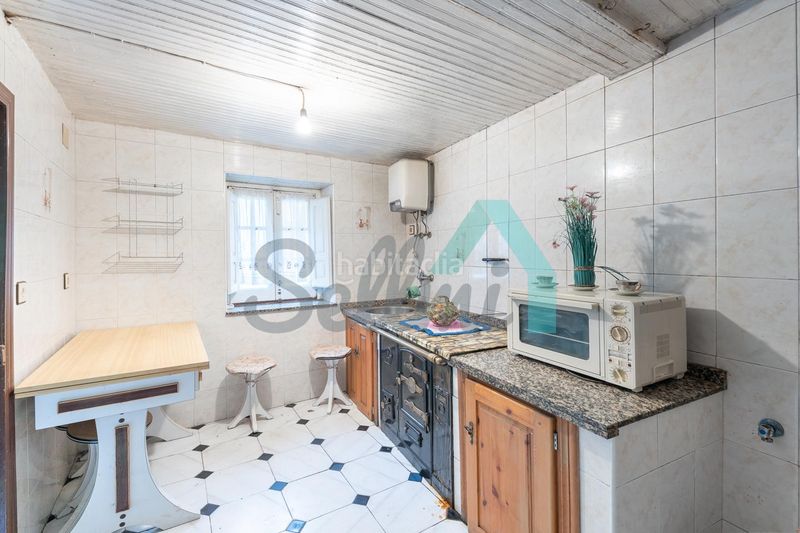 Foto e5cbd224-5d84-407c-9940-7ecec338f6c1. Casa adossada a Aller
