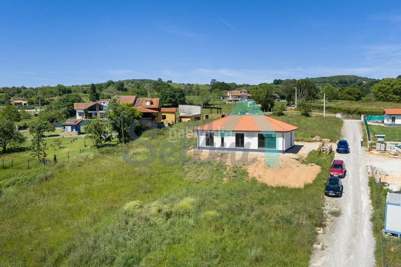 Foto a67f8dd3-8fee-49a5-bdea-b81c71ce4342. Casa amb calefacció aparcament a Parroquias Norte Siero