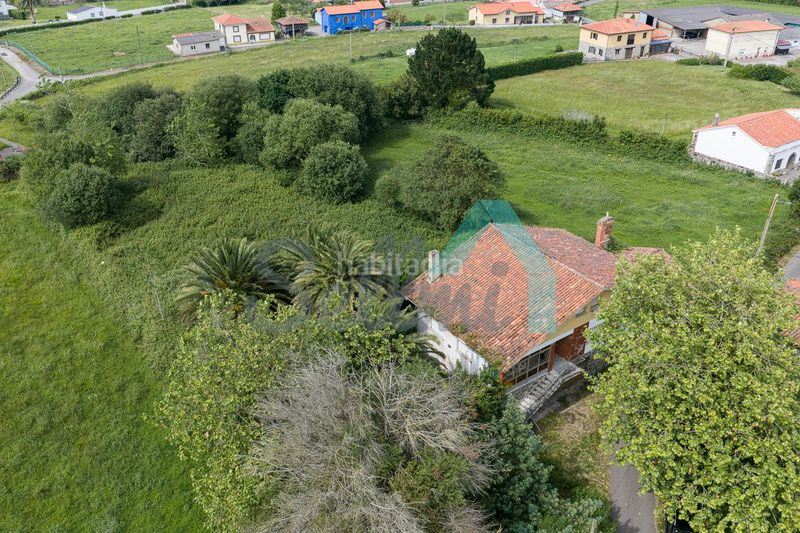 Foto 793c2d13-af46-4295-8ea6-f35e9041a428. Casa amb aparcament a Cudillero