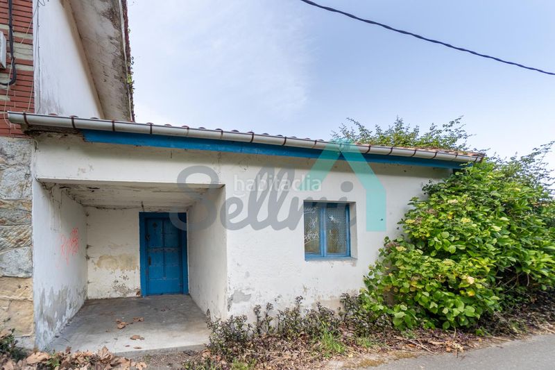 Foto fed7d31f-927a-4246-bfa3-e0069ee96ea4. Casa amb aparcament a Cudillero