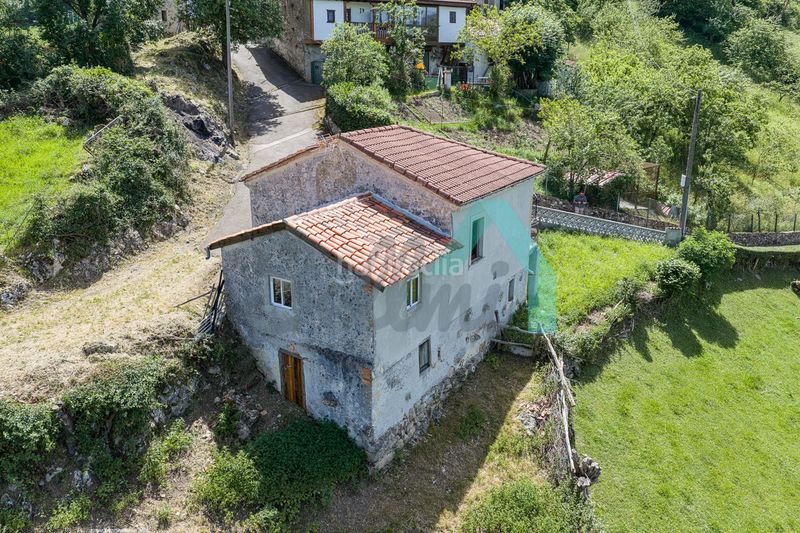 Foto edf6a35a-f895-4d00-bcad-01fdc8e8e0b1. Casa a Laviana