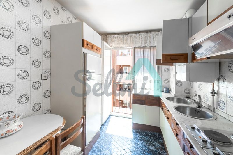 Foto 1a3a3b08-91d8-4b85-9d26-5618b92474b8. Pis amb calefacció a Centro Gijón