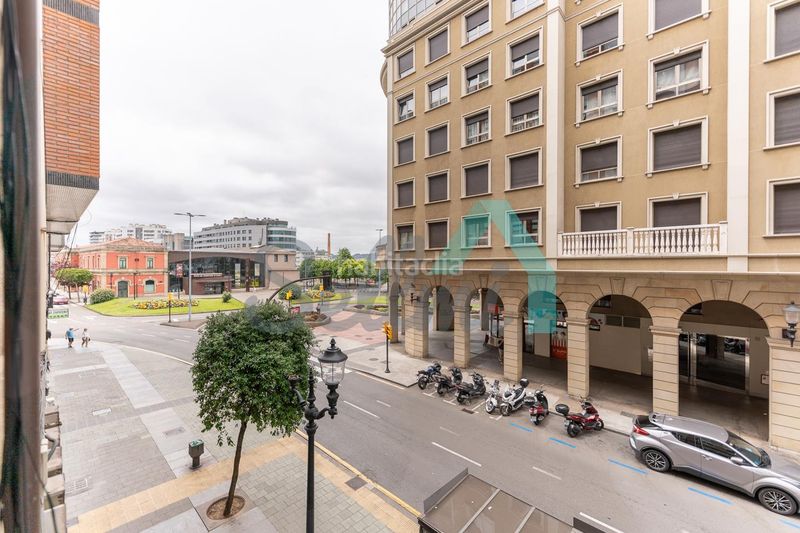 Foto ec6b8df9-4813-4371-a23e-9544ee056060. Alquiler piso en Centro Gijón